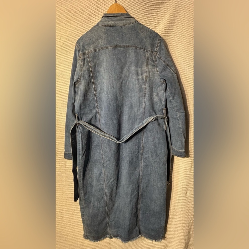 Revamped Sz L Light Wash Denim Buttoned Belted Dress Jacket Pocket & Raw Hem - Picture 2 of 11